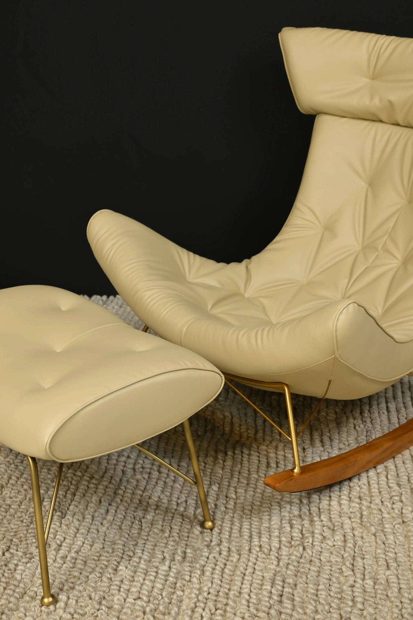 Faux leather ease chair with footrest