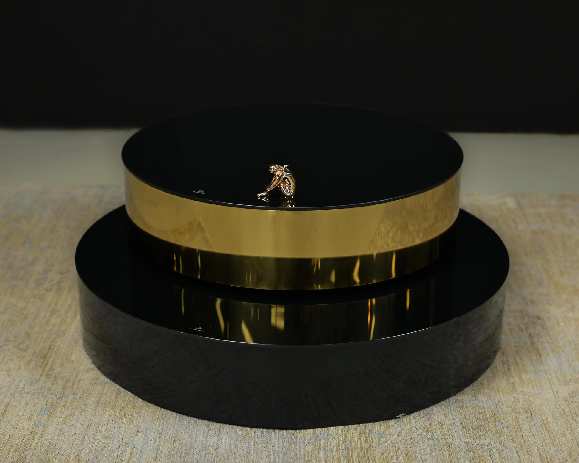 Luxurious Fir Coffee Table - Gold