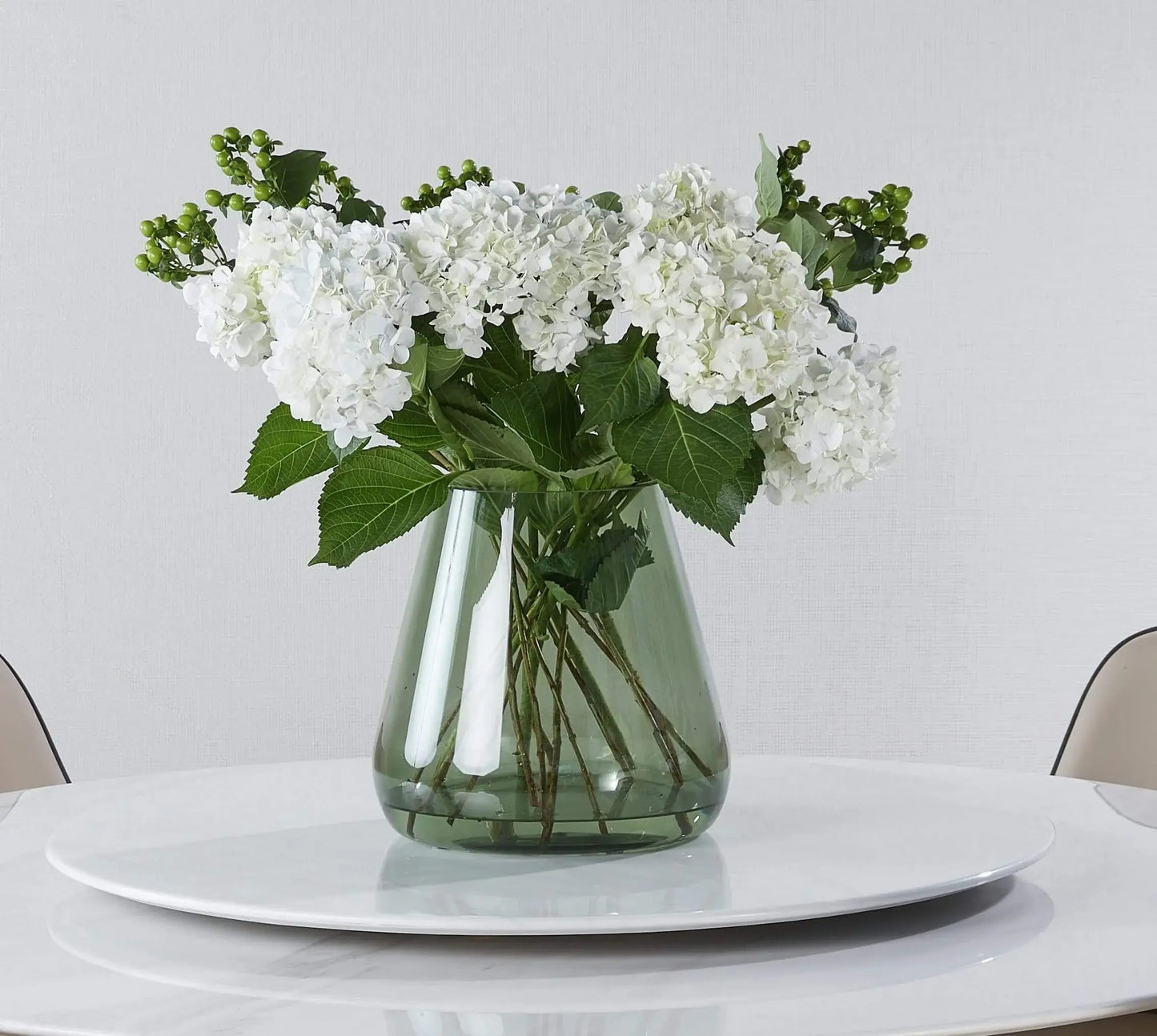 Vo2 Clear Glass Vase With White Flowers