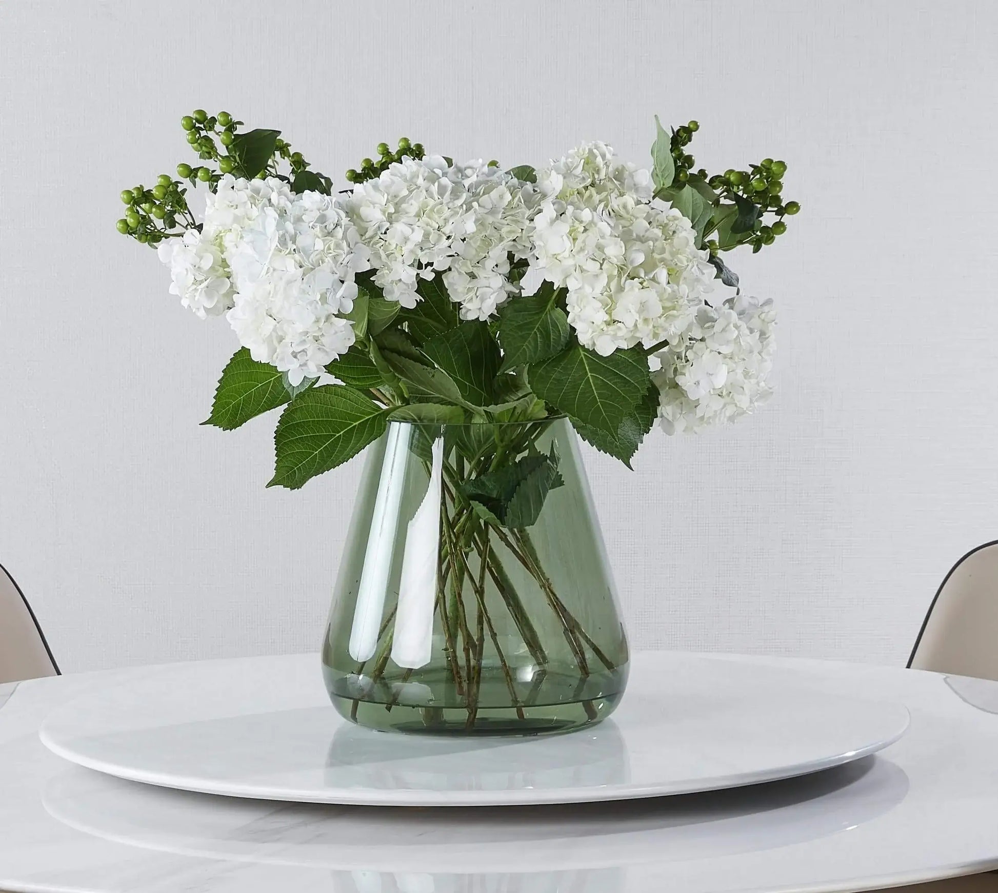 Vo2 Clear Glass Vase With White Flowers