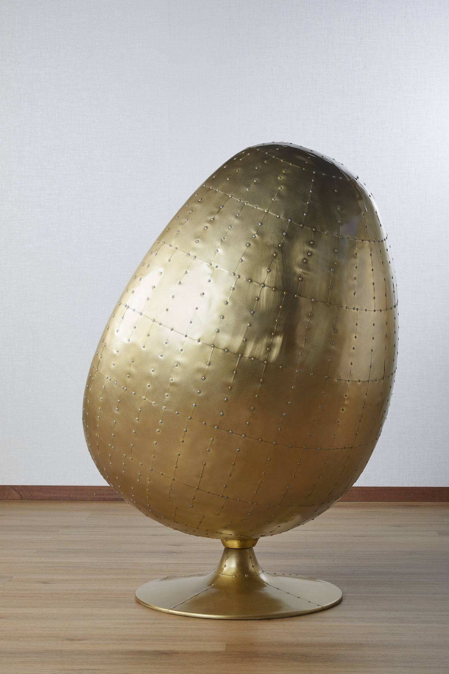 Aluminum egg chair