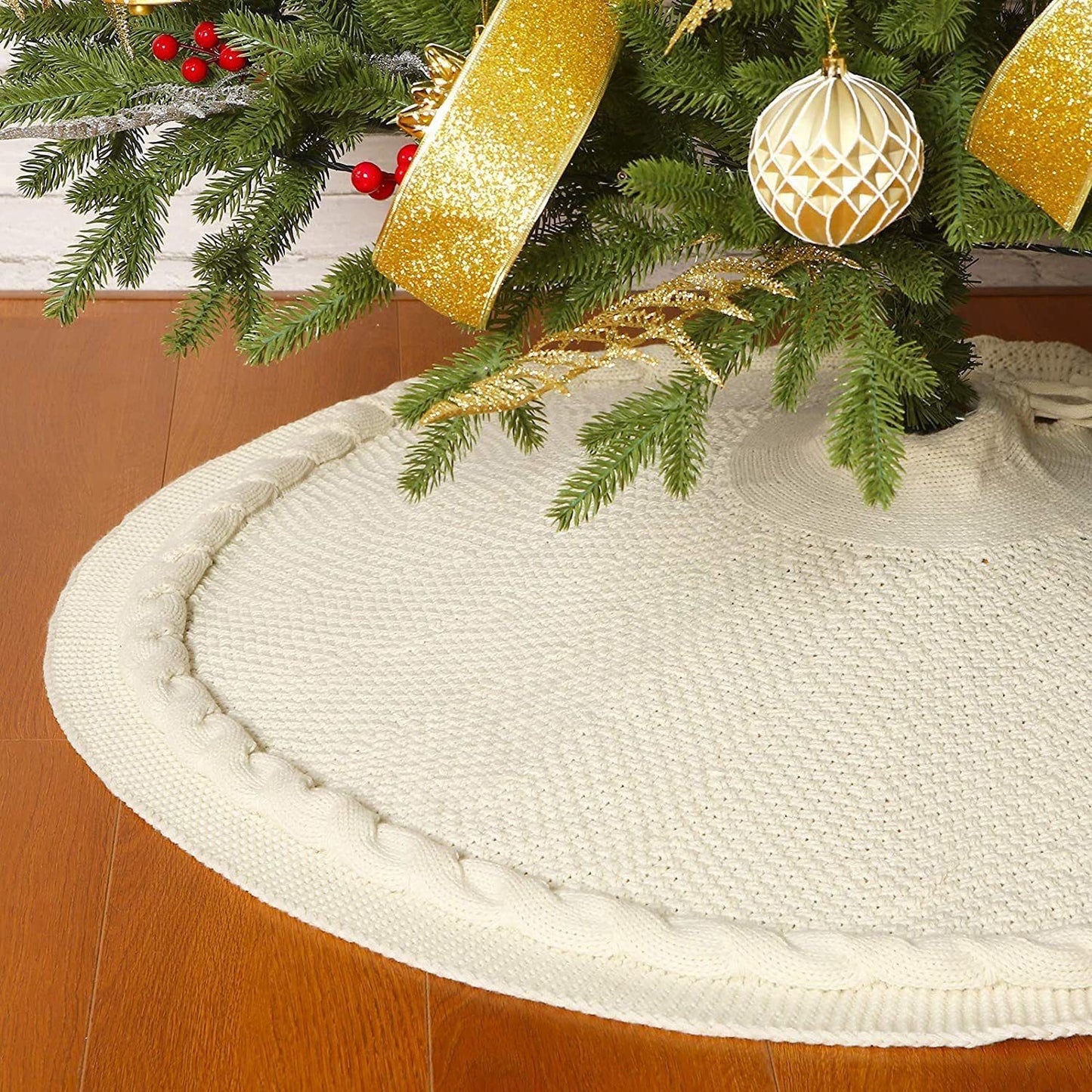 Knitted Christmas Tree Skirt 36 Inch White Round Tree Base Cover with Cable Knit Border Soft Holiday Tree Skirt Rustic Christmas Decor for Home Fireplace Party Festive Gift Display