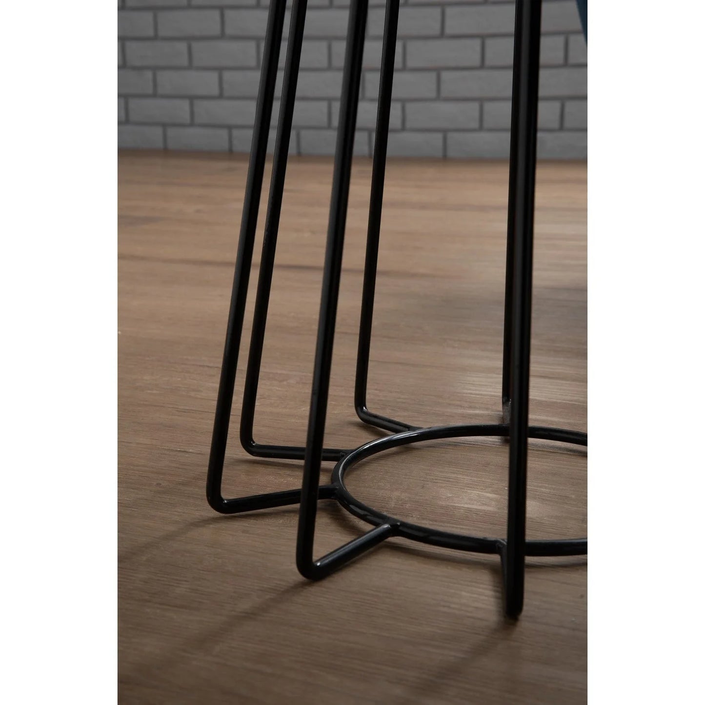 Close-up Cyrus Lamp Table Leg Detail