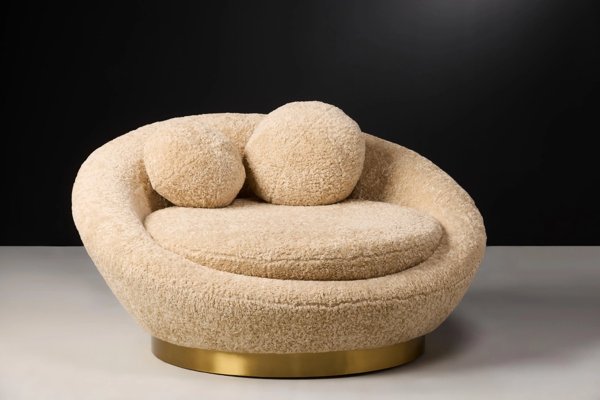 Lotus Teddy Fabric Plush Chair Display With Pillows